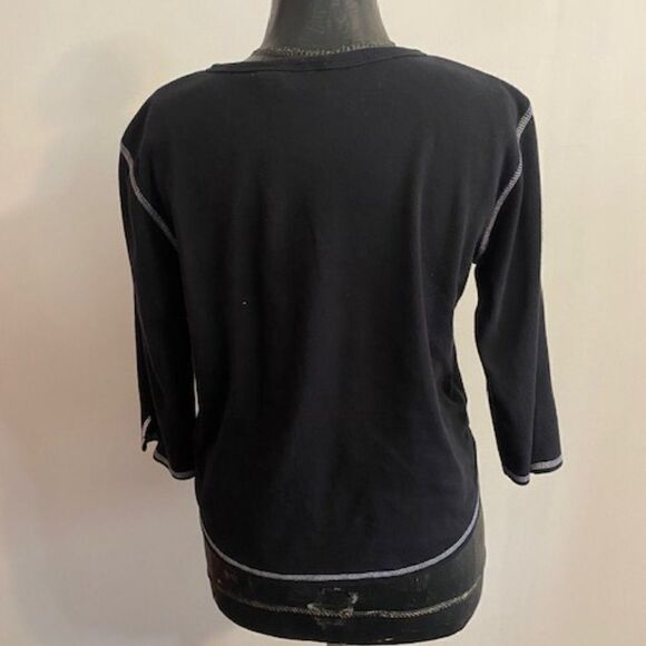 Erika Black/White 3/4 sleeve V-neck top, size M - Picture 2 of 3